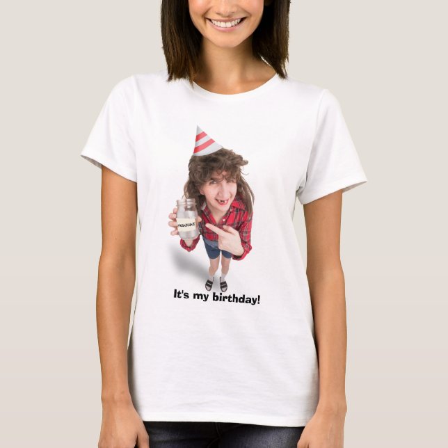 Camiseta Feliz Aniversário Da Mulher Do Céu Vermelho Com Hu (Frente)