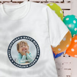 Camiseta Feliz Aniversário Foto Personalizada Simples e Mod<br><div class="desc">Este design simples e moderno é composto por tipografia de serifa e adiciona uma foto personalizada.</div>