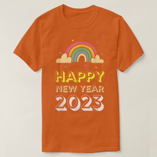 Camiseta Feliz ano novo 2023 Nuvens Arco-Íris Engraçadas (Frente do Design)