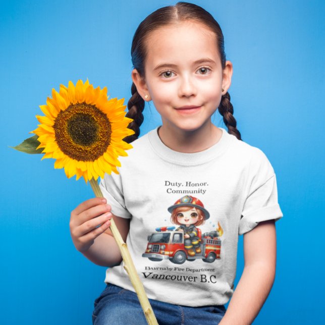 Camiseta Feliz bombeiro conduz caminhão vermelho (Criador carregado)