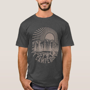 Camiseta Feliz Camper com Árvores Montanha e Sol