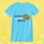 Camiseta Feliz Challah Days Hanukkah Chanukah Holiday<br><div class="desc">A camiseta apresenta uma ilustração original de um pão de challah,  com HAPPY CHALLAH DAYS em uma fonte divertida. Excelente para Hanukkah! Não vê o que está procurando? Precisa de ajuda para a personalização? Entre em contato com Rebecca para ter algo projetado só para você.</div>