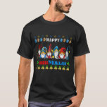 Camiseta Feliz Chrismukkah Gnomos Hanukkah<br><div class="desc">Feliz presente de excelente de Natal dos Gnomos de Natal Hanukkah Feriado Judeu para todos para a festa de Natal,  Véspera de Natal,  Dia de Natal para Feriados Judeus,  Chrismukkah,  Festa de Natal,  Festa de Hanukkah.</div>