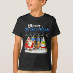 Camiseta Feliz Chrismukkah Natal Judeu Hanukkah<br><div class="desc">Papais noeis De Natal Meninos Jovens Jovens Homens. Engraçada fantasia de teatro humor para aqueles que acreditam em Papai Noel,  adoram Deer,  Reindeer,  Elf,  Elves,  cantando canções,  decorações de festas,  árvore,  chapéu,  meias Este Natal com Gráfico é presente de Natal excelente</div>