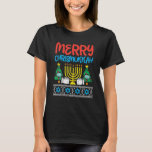 Camiseta Feliz de papel higiênico de Chrismukkah Presente d<br><div class="desc">Feliz Chrismukkah Toilet Paper Xmas Hanukkah Shirt com presentes</div>