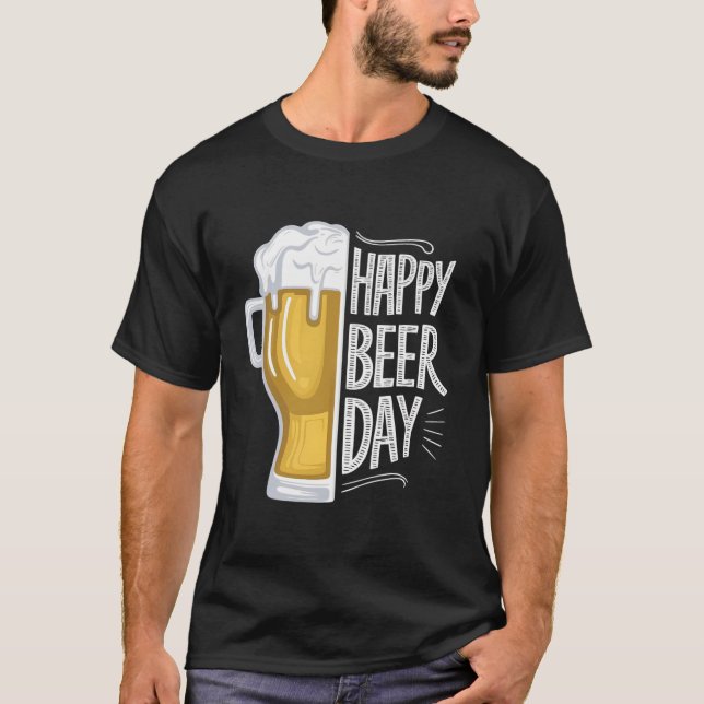 Camiseta Feliz Dia da Cerveja: Breve e você (Frente)