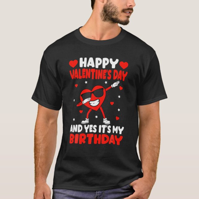 Camiseta Feliz Dia dos Namorados E Sim É Meu Aniversário Va (Frente)