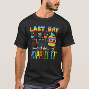 Camiseta Feliz Dia Passado Da Escola E Ainda Prende-A