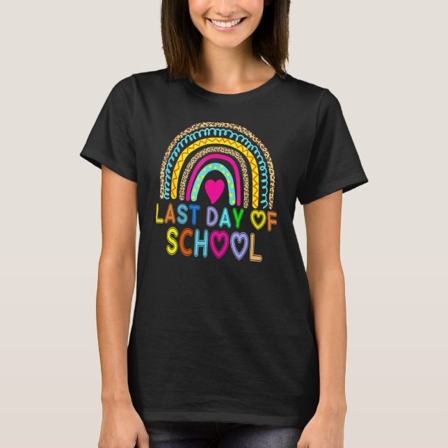 Camiseta Feliz Dia Passado de Professora Estudante Rainbow  (Frente)