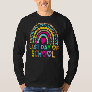 Camiseta Feliz Dia Passado de Professora Estudante Rainbow 