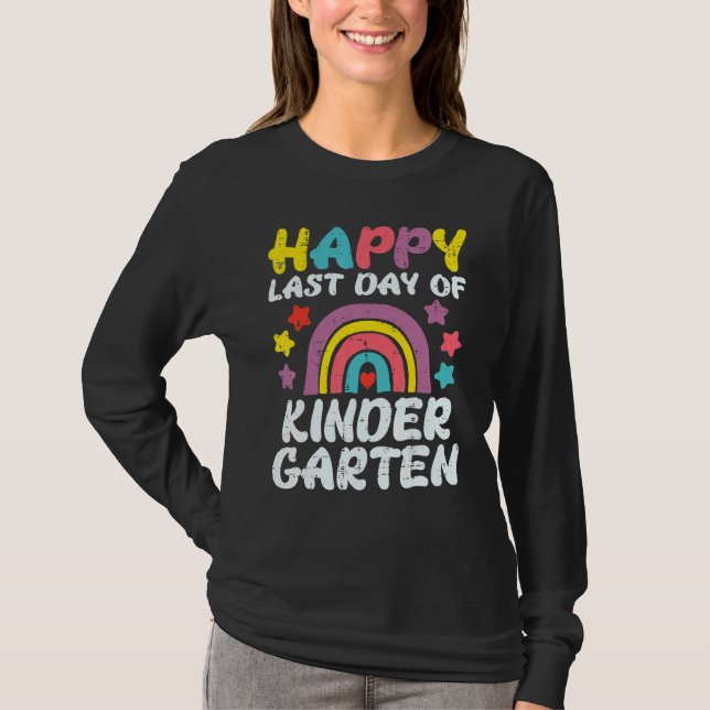 Camiseta Feliz Dia Passado Do Jardim De Infância Rainbow Te (Frente)