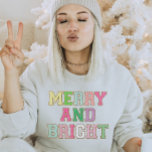 Camiseta Feliz E Chenille - Letra De Natal<br><div class="desc">Compartilhe a alegria de férias com esta Feliz de Natal festiva e design de camisa Brilhante. Perfeito para dar como presente de Natal ou para se tratar de alguma felicidade de Natal! Este design apresenta letras coloridas de correção de tendências diferentes que dizem Feliz e Brilho.</div>