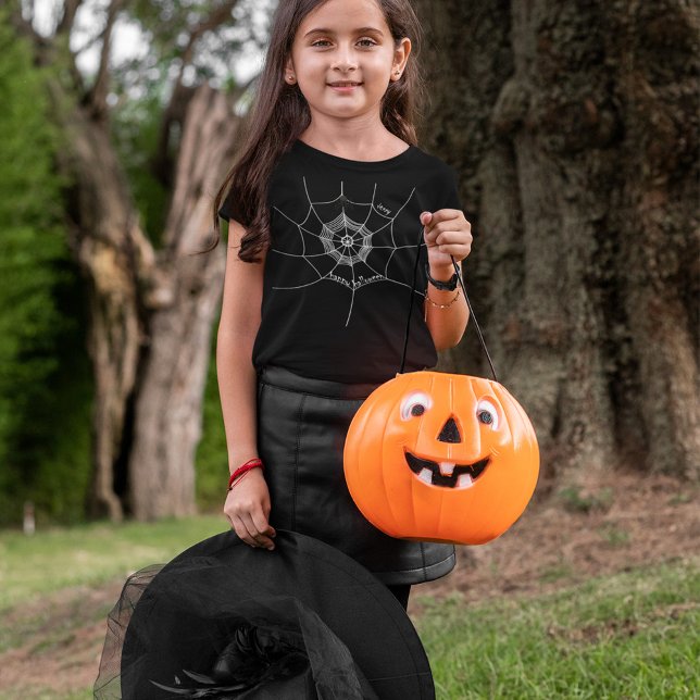 Camiseta Feliz Halloween Spooky Spider Web (Happy Halloween Cute Spider web costume.)