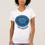 Camiseta Feliz Hanukkah 3 - bela design<br><div class="desc">Feliz Hanukkah. Design fantástico com Menorah e velas coloridas no meio. Fundo azul. Desejo-te um Hanukkah feliz!</div>