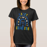 Camiseta Feliz Hanukkah Chanukah Rainbow Menorah Jewish Hol<br><div class="desc">Feliz Hanukkah Chanukah Rainbow Menorah Feriado Judeu 18</div>