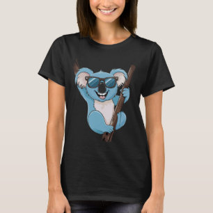Camiseta feliz Koala vestindo óculos de sol em árvore
