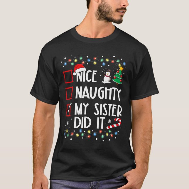 Camiseta Feliz Natal Irmã Bela Fez Isso Família Xmas B (Frente)