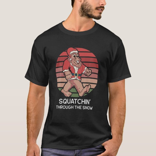 Camiseta Feliz Natal Sasquatch - Esmagando Através Do (Frente)