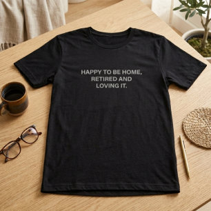 Camiseta Feliz por estar em casa Aposentado e adorando Vida