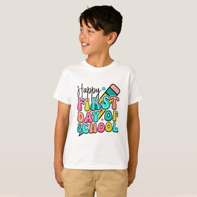 Camiseta Feliz Primeiro Dia de Aula (Frente Completa)