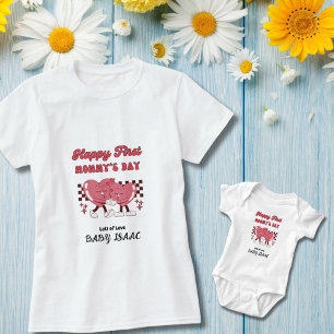 Camiseta Feliz primeiro dia de Mamãe com nome de coração e 
