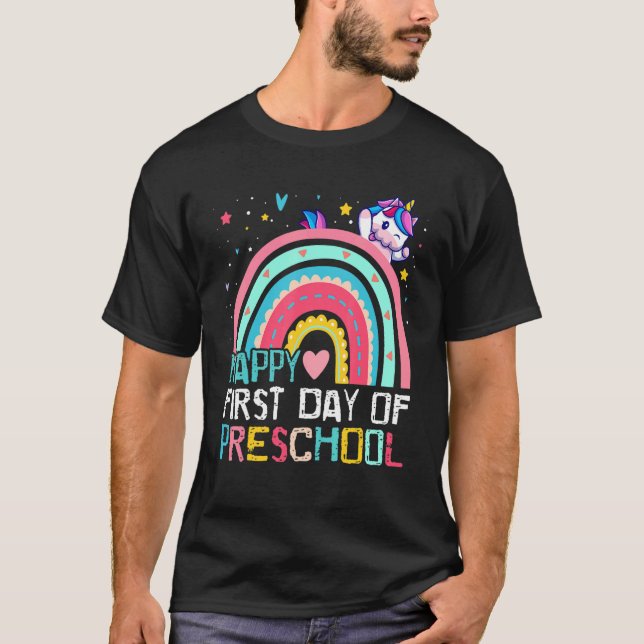 Camiseta Feliz Primeiro Dia De Pré-Escolas Do Bico Arco-Íri (Frente)