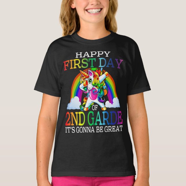 Camiseta Feliz Primeiro Dia Do 2º Ano  (Frente)