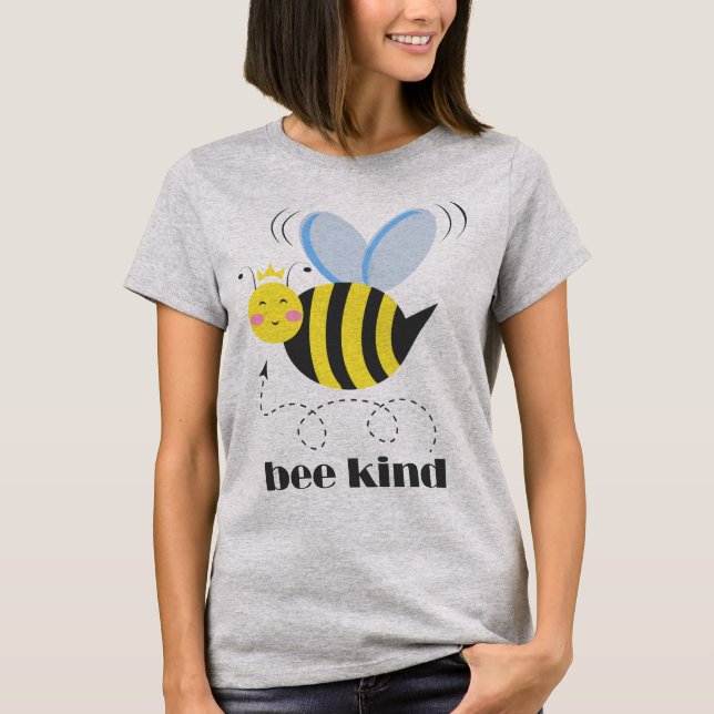 Camiseta Feliz princesa de abelhas com coroa e slogan Bela (Frente)