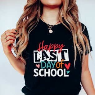 Camiseta Feliz Último Dia de Escola; Fim de Escola Ousado e