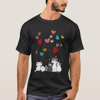 Camiseta Felizes e bonitos cercados por corações