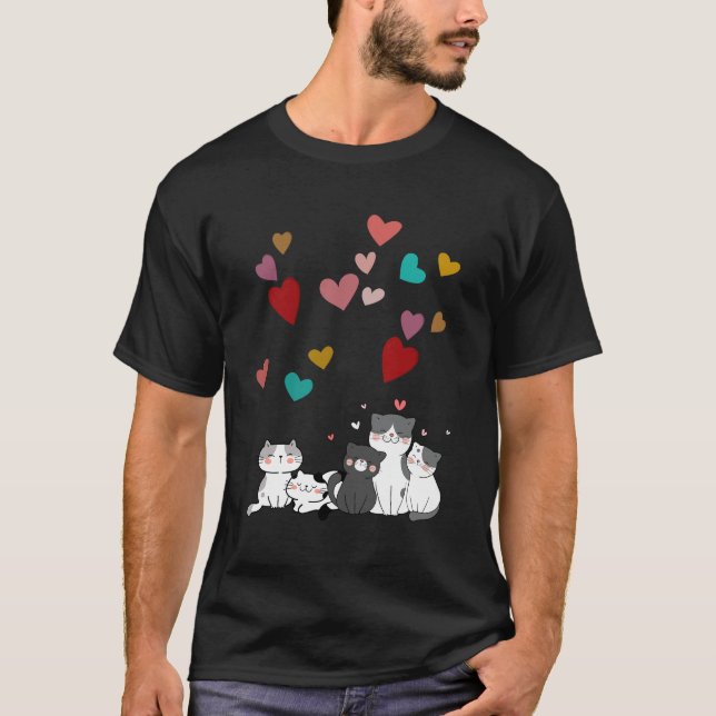 Camiseta Felizes e bonitos cercados por corações (Frente)