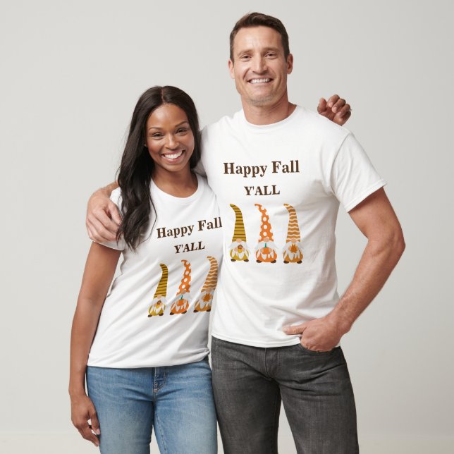 Camiseta Felizes Gnomos de outono com abóbora e folhas Pers (Unissex)