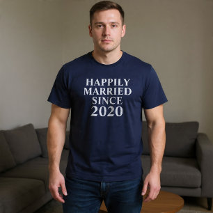 Camiseta Felizmente Casados Desde Casais Personalizados