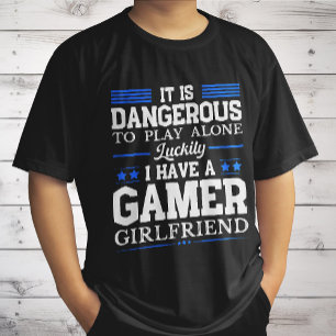 Camiseta Felizmente Eu Tenho Um Casal Engraçado De Namorada