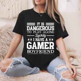Camiseta Felizmente Eu Tenho Um Casal Engraçado De Namorada