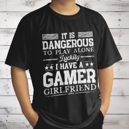 Camiseta Felizmente Eu Tenho Um Casal Engraçado De Namorada