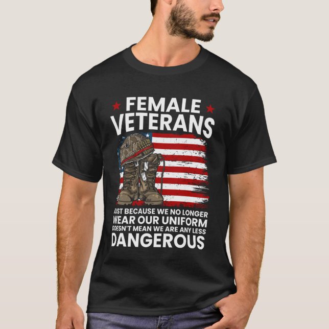 Camiseta Female Veterans Not Any Less Dangerous Women Veter (Frente)