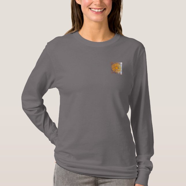 Camiseta feminina com desenho de flor (Frente)