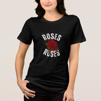 camiseta feminina com desenho de rosa.
