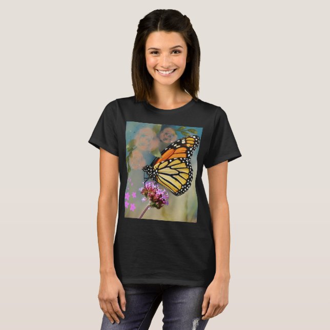 Camiseta Feminina com Design Colorido de Borboleta (Frente Completa)
