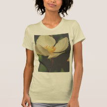 Camiseta feminina com impressão floral