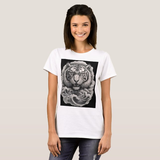 Camiseta feminina com tigre rugindo nas ondas (Frente Completa)
