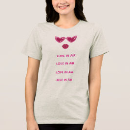 Camiseta Feminina Love in Air Óculos de Coração e