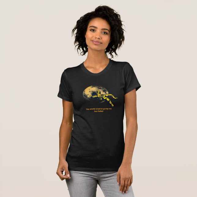 Camiseta Feminina Minimalista de Astronauta na Lua (Frente Completa)