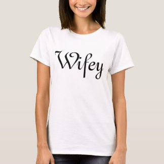 Camiseta Feminina Preta Moderno Script Branco Wife