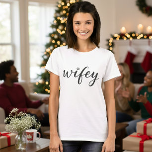Camiseta Feminina Wifey Colorful Script Heart Pres