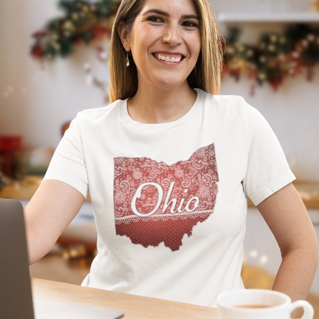 Camiseta Feminine Ohio Faux Lace e Stitts (Feminine red faux lace Ohio state outline t-shirt is perfect for the holiday or any time of year.)