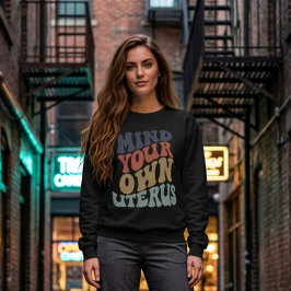 Camiseta Feminista Cuide do Seu Próprio Útero