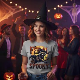 Camiseta Feral e Spooky - Raccoon em uma Broomstick