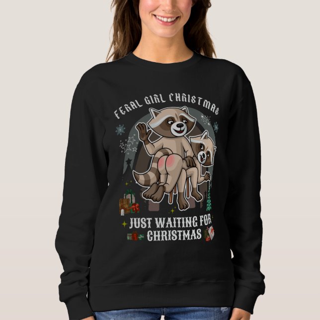 Camiseta Feral Girl Funny Christmas Sweatshirt /Raccoon (Frente)